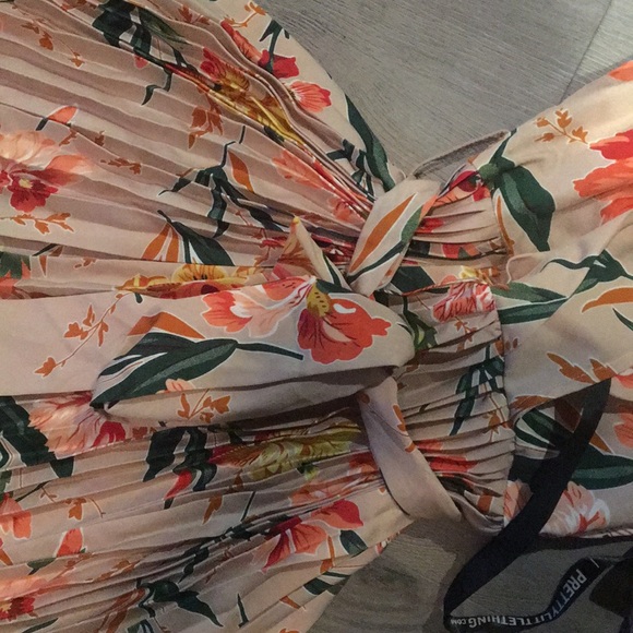 Prettylittlething dress - Picture 4 of 6